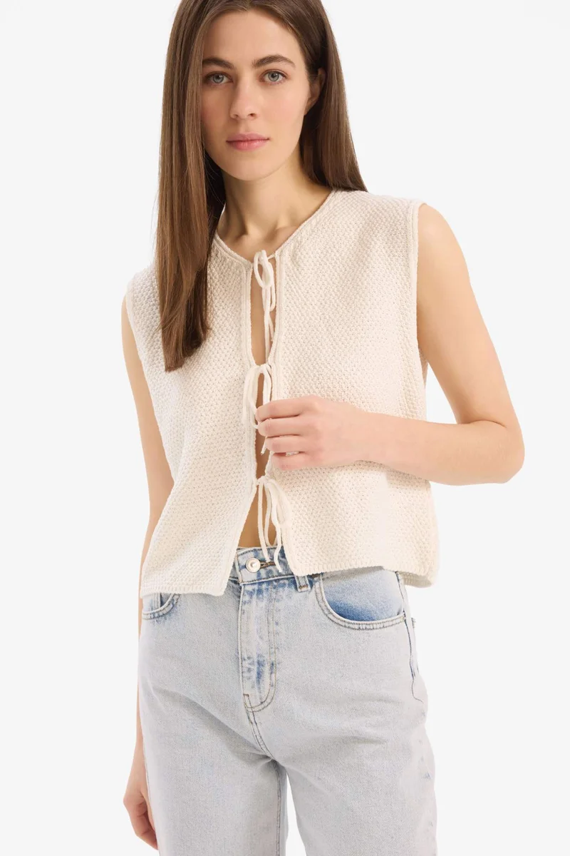 ديفاكتو Regular Fit Crew Neck Knitwear Vest