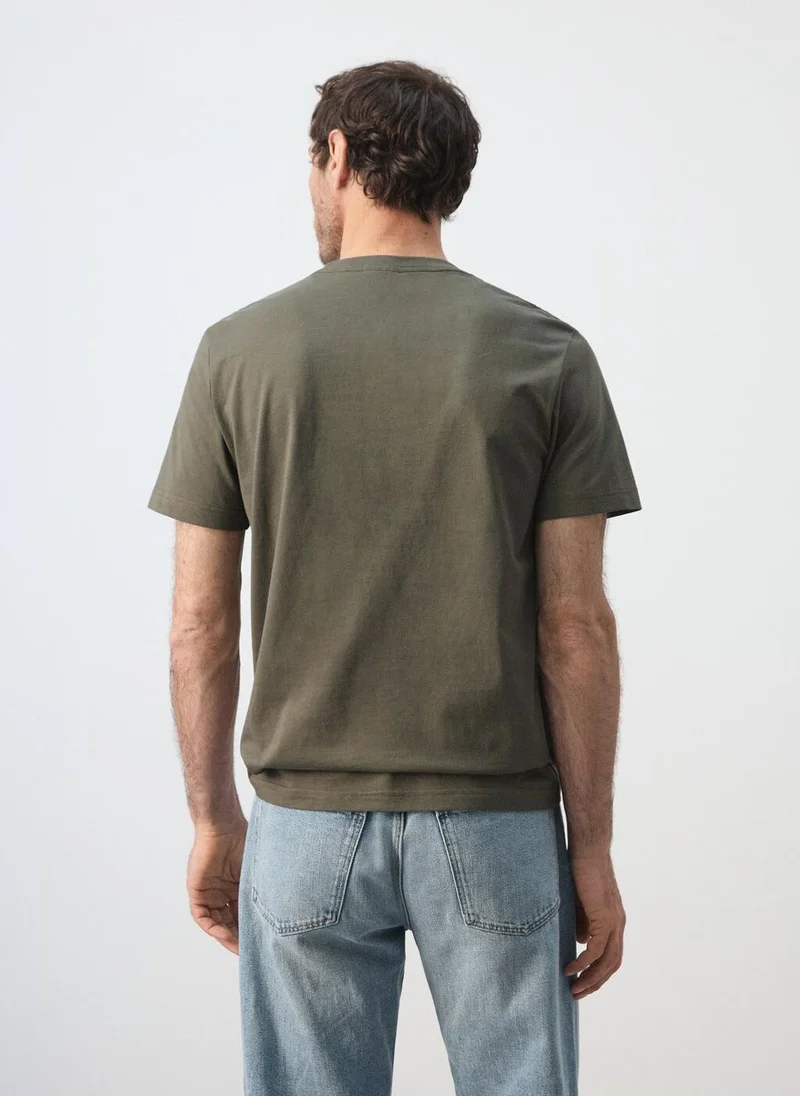 مانجو مان Slim-Fit 180-Gsm T-Shirt