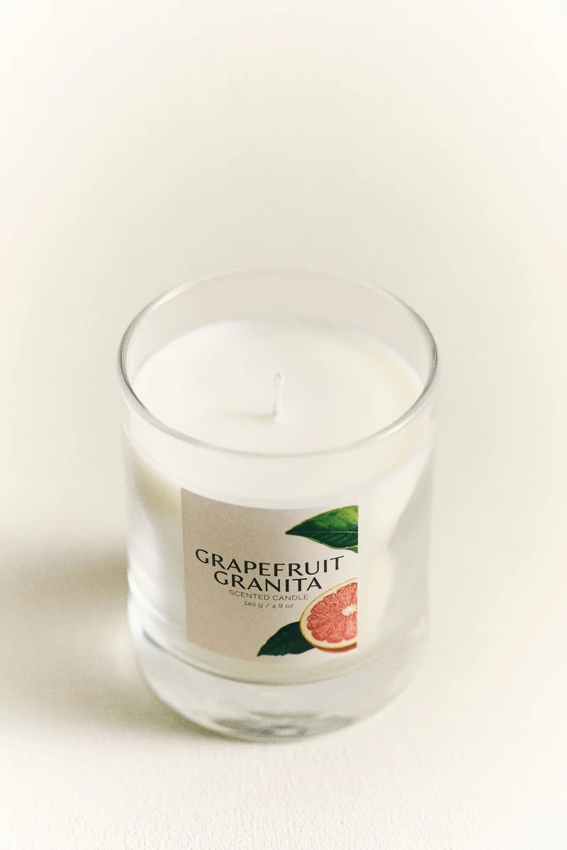 اتش اند ام شمعة معطرة في حامل زجاجي