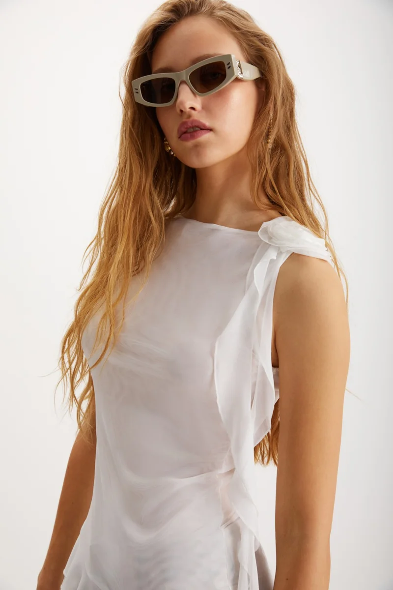 جريميلانج Faelan Women's 100% Polyester Body-hugging Sleeveless Asymmetrical Hem White Blouse