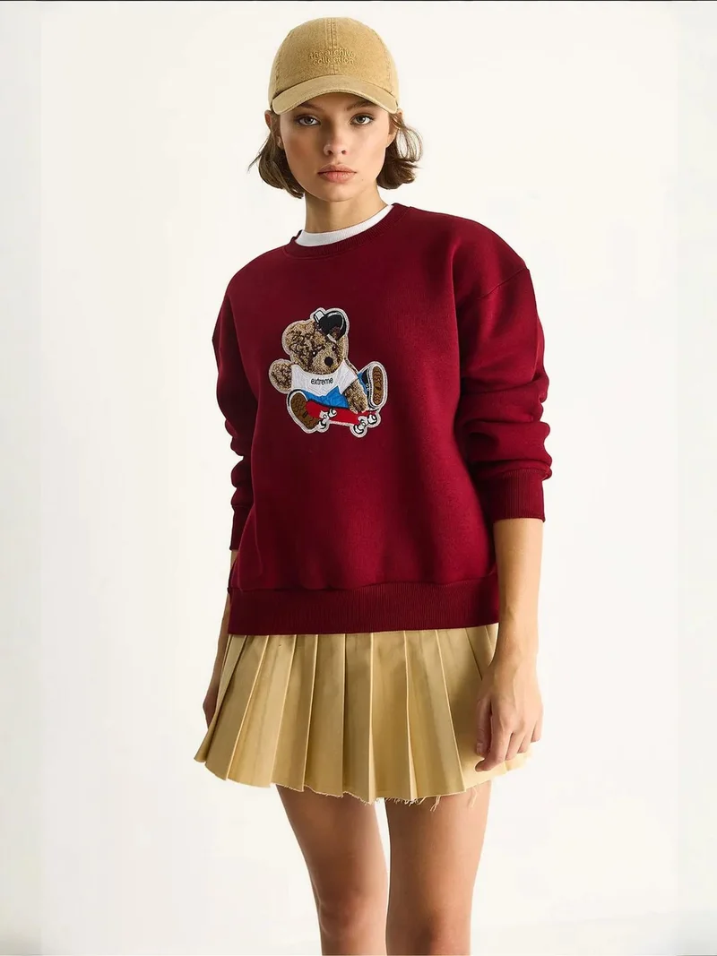 Bianco Lucci LUCCI Embroidered Crew Neck Long Sleeve Sweatshirt