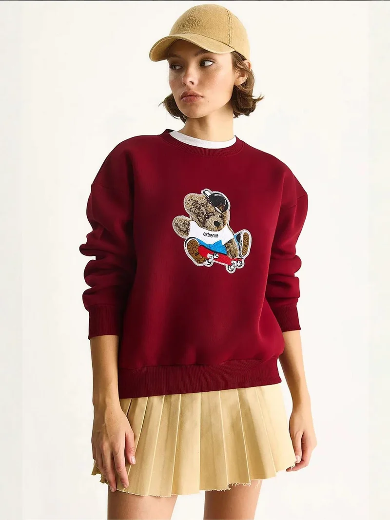Bianco Lucci LUCCI Embroidered Crew Neck Long Sleeve Sweatshirt