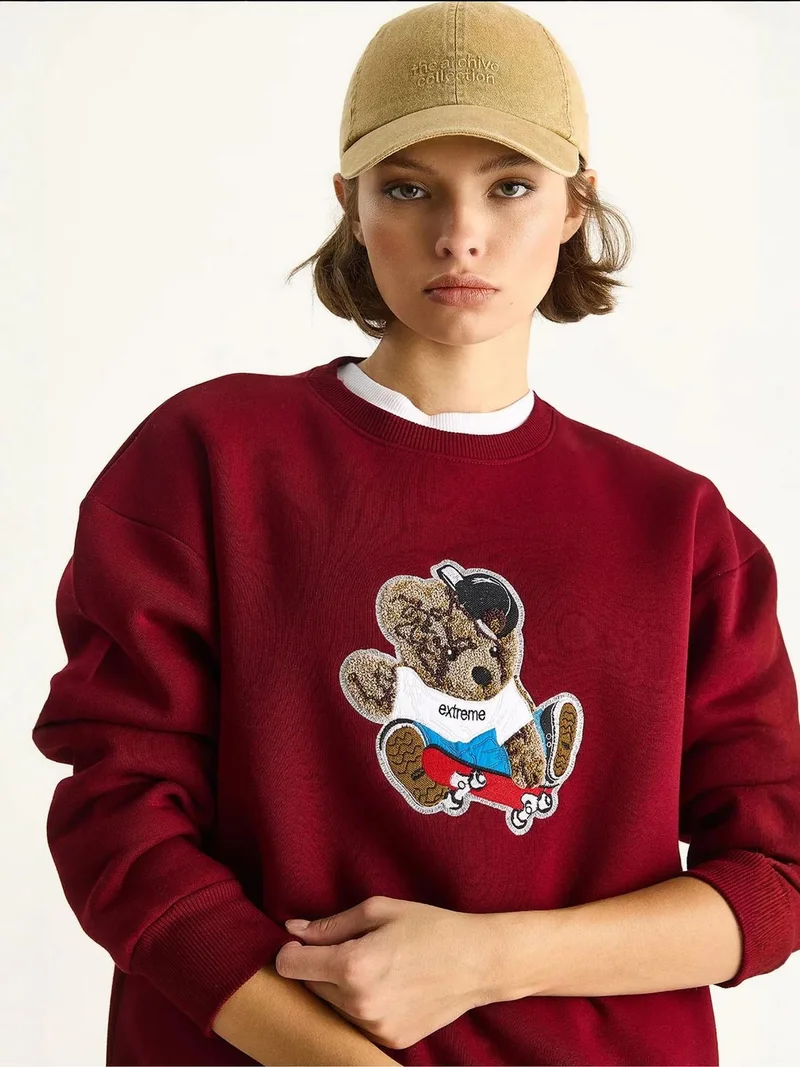 Bianco Lucci LUCCI Embroidered Crew Neck Long Sleeve Sweatshirt