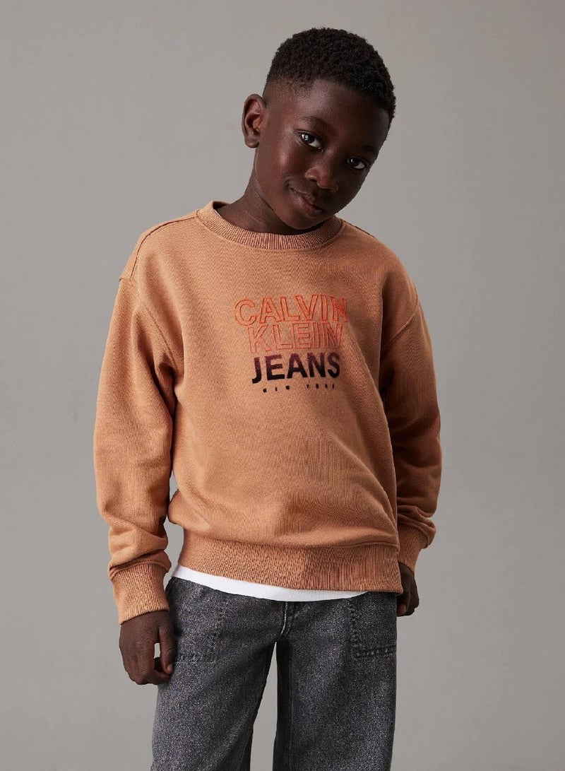 كالفن كلاين جينز سويت شيرت واسع مزين بشعار كلفن كلاين - Image 1