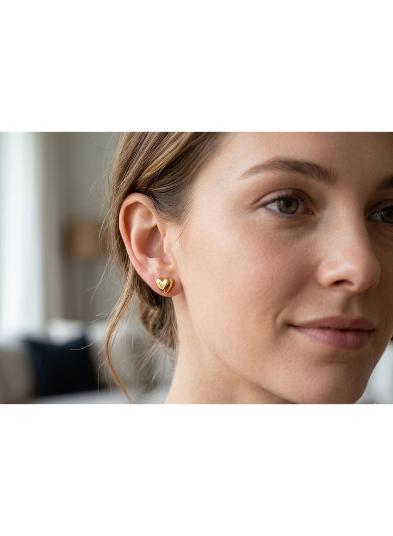 Luxuria Small heart-shaped earrings in gold. - Image 2