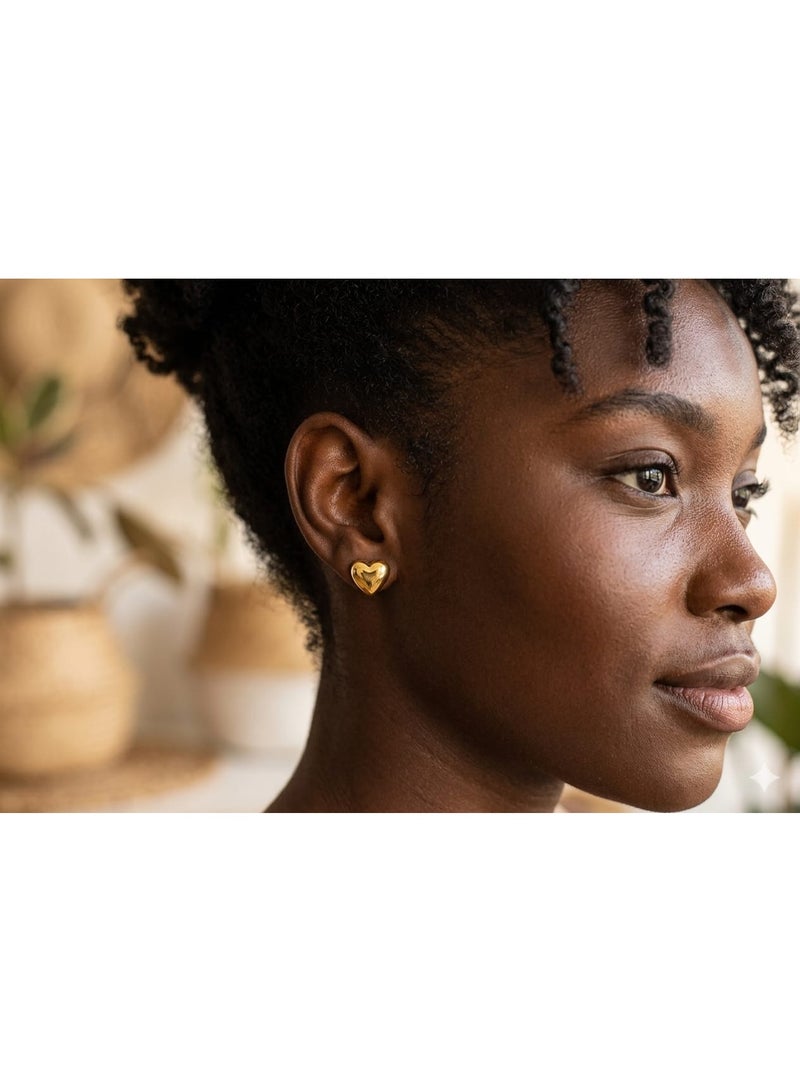 Luxuria Small heart-shaped earrings in gold. - Image 4