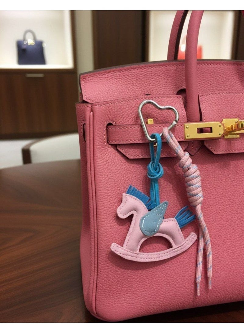 هيرميس ميداليه الشنطه اللي هتكمل شياكه الشنطه ذات مظهر أنيق - Image 3