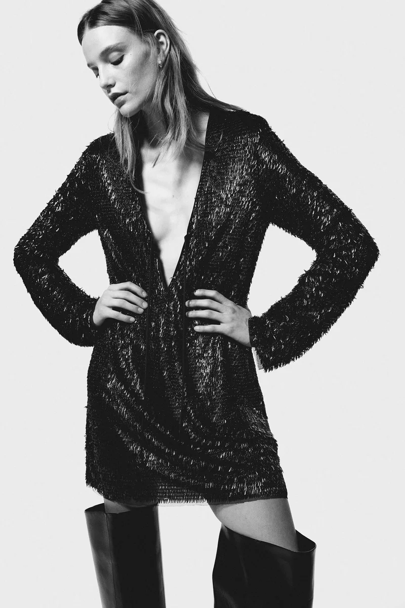 اتش اند ام فستان مطرزبقبّة V