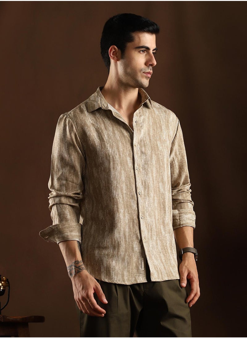 Campus Sutra Campus Sutra Men's Peanut Beige & Daisy White Distortion-Weave Shirt For Casual Wear | Mid-Rise | Regular Fit | Button Closure | Shirt Crafted With Comfort Fit For Everyday Wear  - Image 3