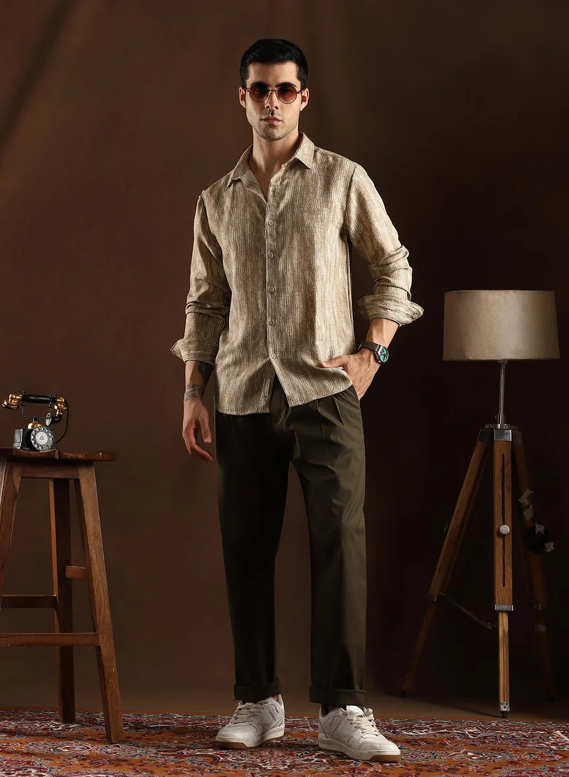 Campus Sutra Campus Sutra Men's Peanut Beige & Daisy White Distortion-Weave Shirt For Casual Wear | Mid-Rise | Regular Fit | Button Closure | Shirt Crafted With Comfort Fit For Everyday Wear