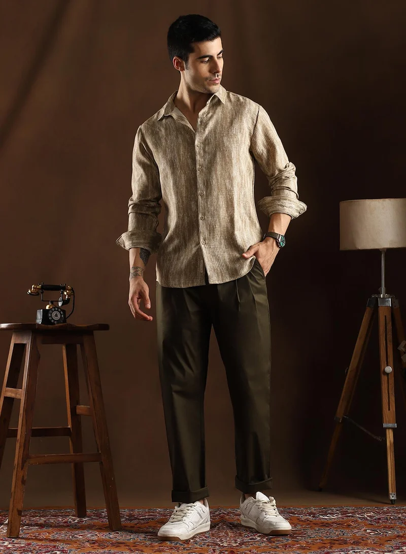 Campus Sutra Campus Sutra Men's Peanut Beige & Daisy White Distortion-Weave Shirt For Casual Wear | Mid-Rise | Regular Fit | Button Closure | Shirt Crafted With Comfort Fit For Everyday Wear