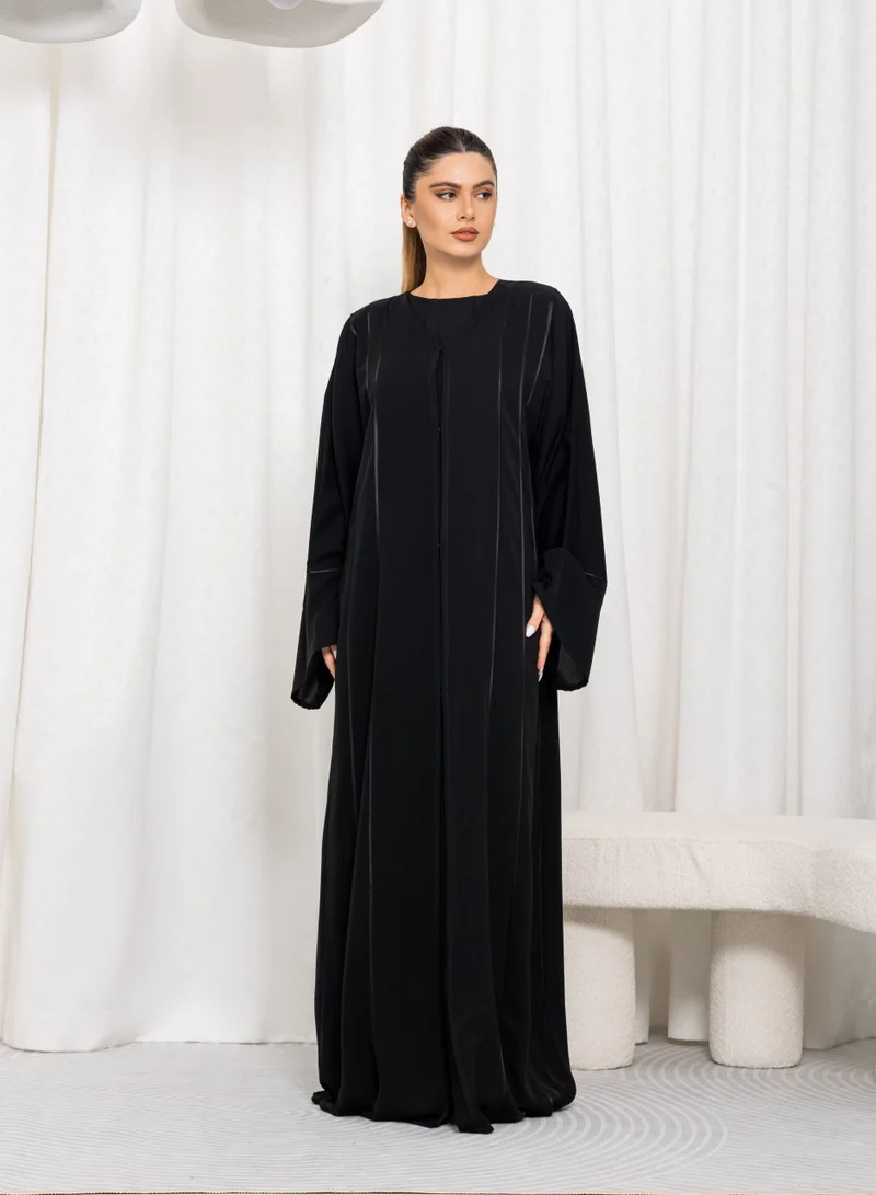 نيكياس عباية سوداء من نيدا بيبينج