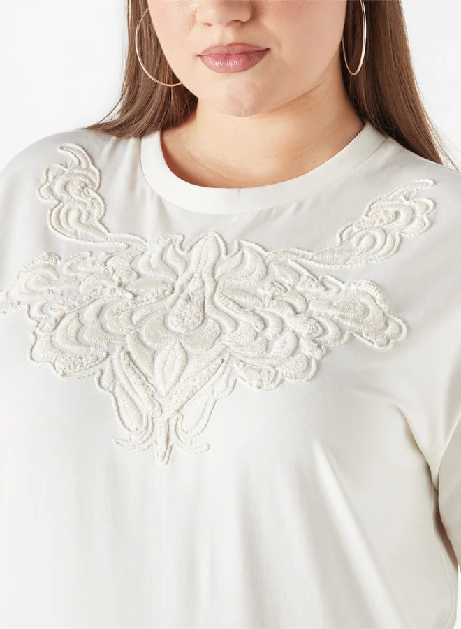  أولا بوبكن بلوزة مقاس كبير مطرزة بياقة مستديرة وأكمام قصيرة من أولا بوبكن