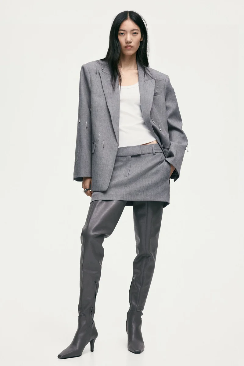 اتش اند ام تنورة ميني