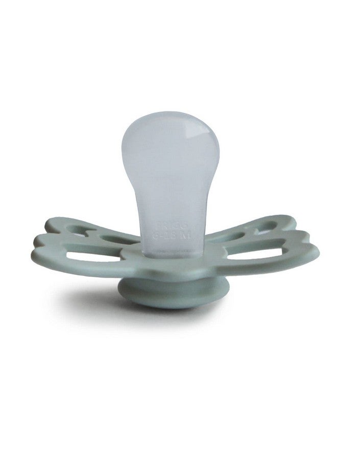 فريج لهاية فريج باترفلاي تشريحية للأطفال من السيليكون الناعم الحريري | صنع في الدنمارك | خالية من مادة BPA (رمادي فاتح/فضي، من ٦ إلى ١٨ شهرًا) - Image 1