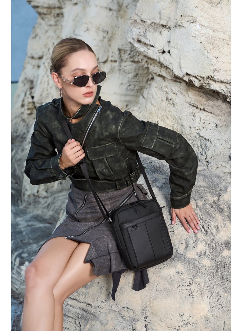 Arctic Hunter KB00942 Casual Water Resistant Crossbody Shoulder Bag for Men and Women, with Adjustable Strap, Suitable for Work and Everyday Wear. This compact and comfortable handbag features multiple storage pockets and a padded interior compartment for a 9-inch tablet or iPad. - Image 3