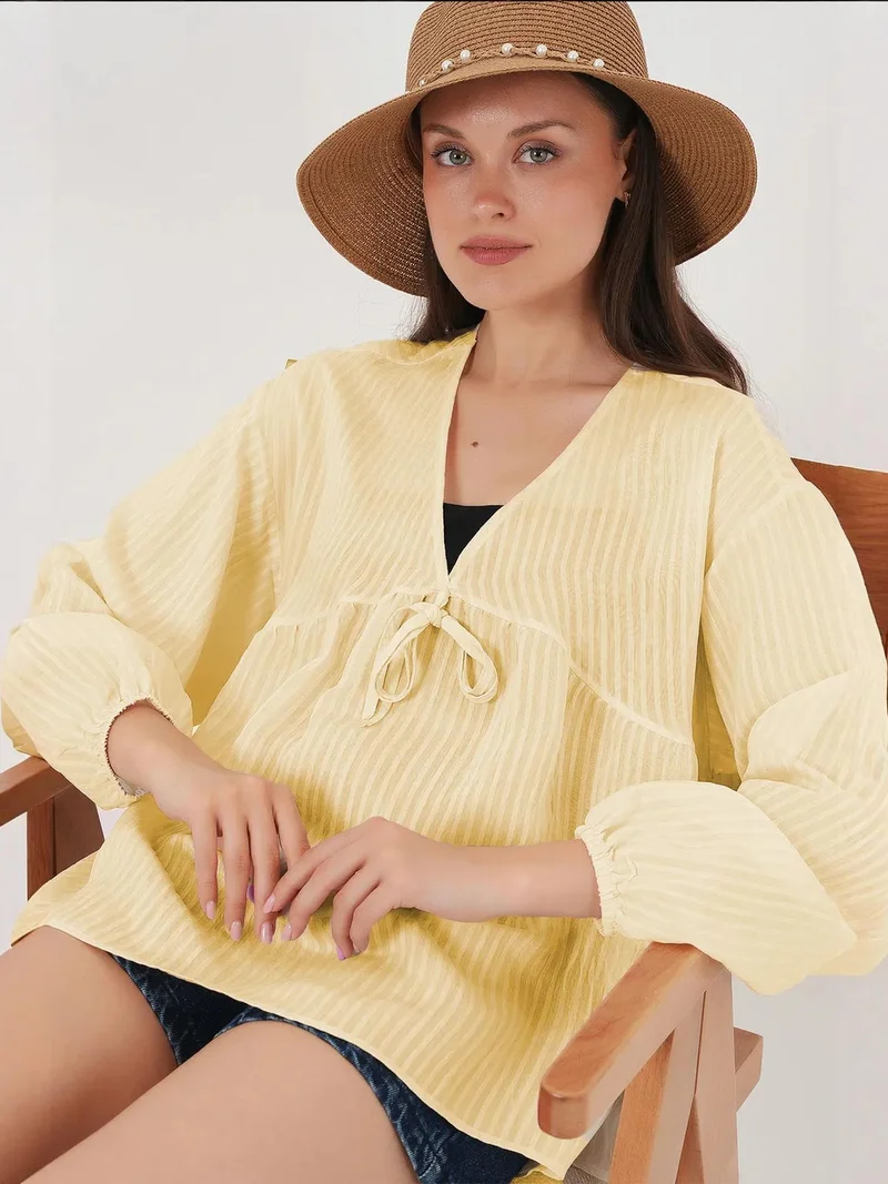 بيغ دارت بلوزة بياقة على شكل حرف  بكشكشة