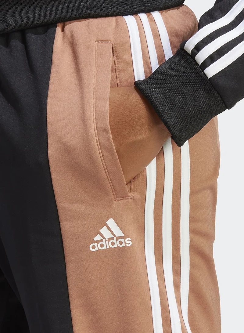 adidas بدلة رياضية (جاكيت + بنطال)