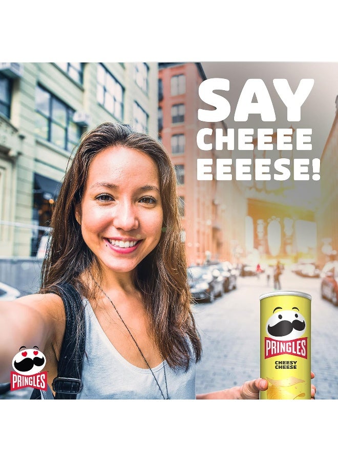 Pringles برينجلز بنكهة الجبنة - رقائق بطاطس - 165جم - وجبة خفيفة مقرمشة - طعام خفيف مقرمش للأفلام والألعاب والمزيد - علبة مناسبة للسفر - Image 5