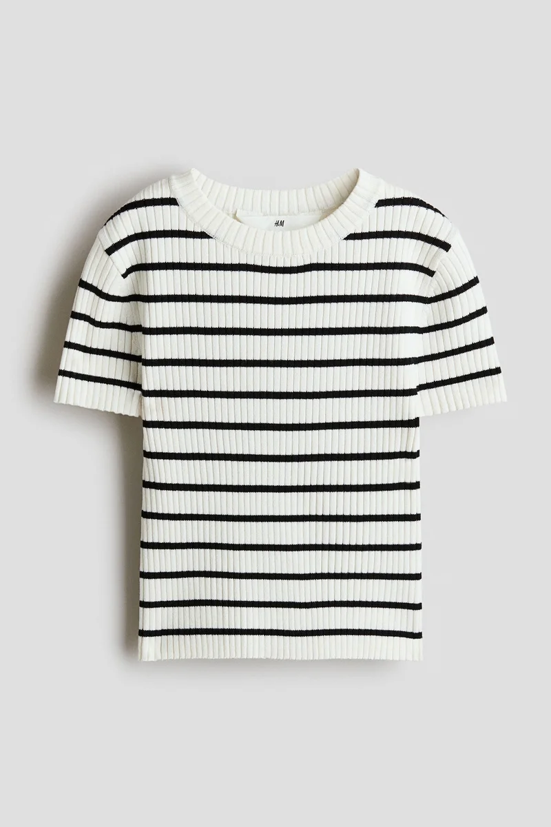 اتش اند ام بلوزة قصيرة من خامة مرنة