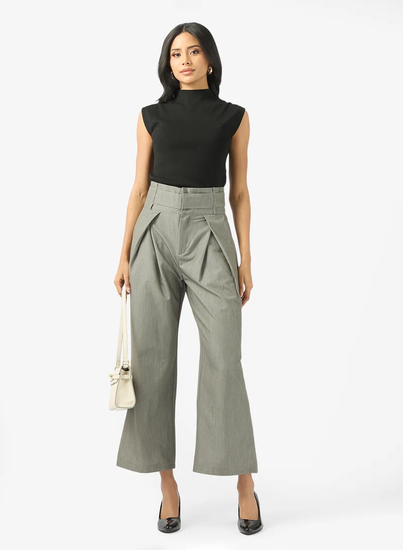 ايلا بنطلون بكسرات أمامية مفصلة