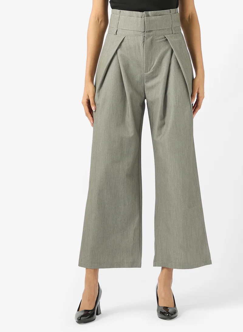 ايلا بنطلون بكسرات أمامية مفصلة