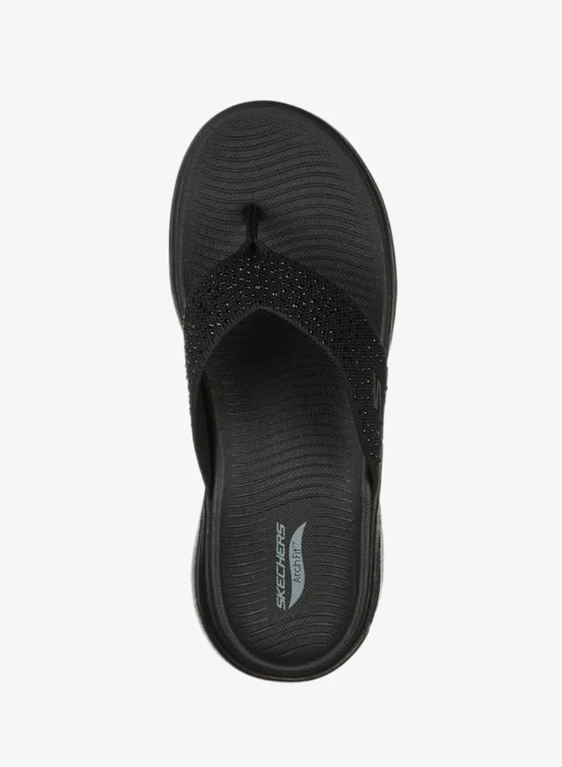 سكيتشرز صنادل رياضية نسائية سهلة الارتداء مزينة بنعل داعم للقوس