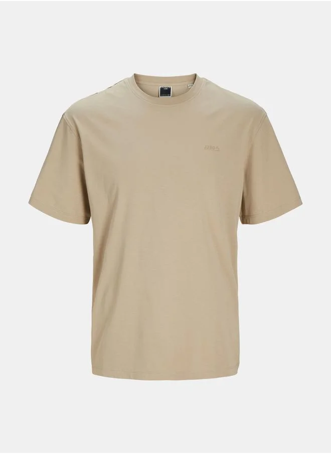 جاك اند جونز Logo Detail Crew Neck Regular Fit T-Shirt