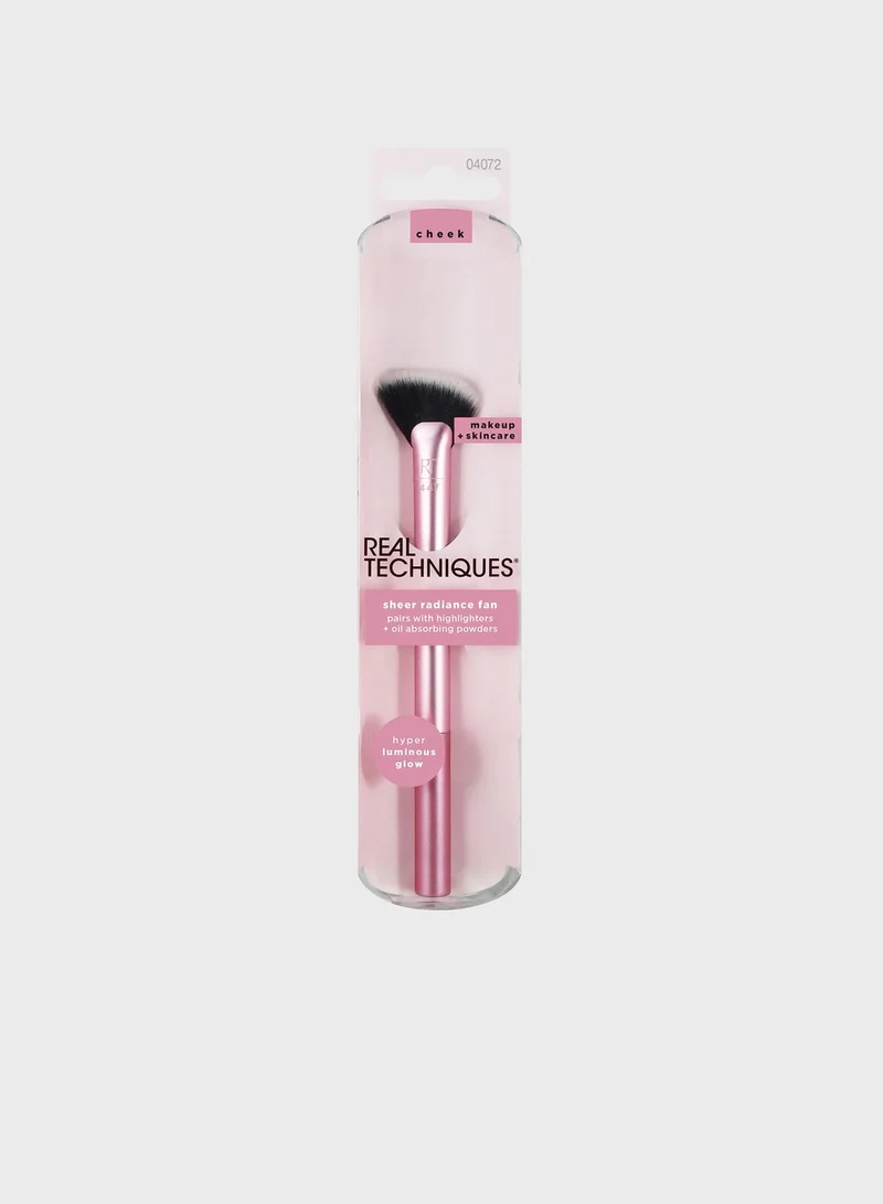 REAL TECHNIQUES Sheer Radiance Fan Brush - RT 447