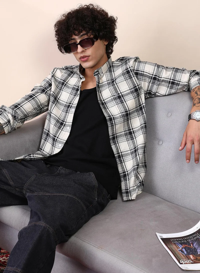 Campus Sutra Campus Sutra Men's Obsidian Black & Cream White Halo-Graph Regular Shirt For Casual Wear | Spread Collar | Long Cuffed Sleeves | Button Closure | Shirt Crafted With Comfort Fit For Everyday Wear