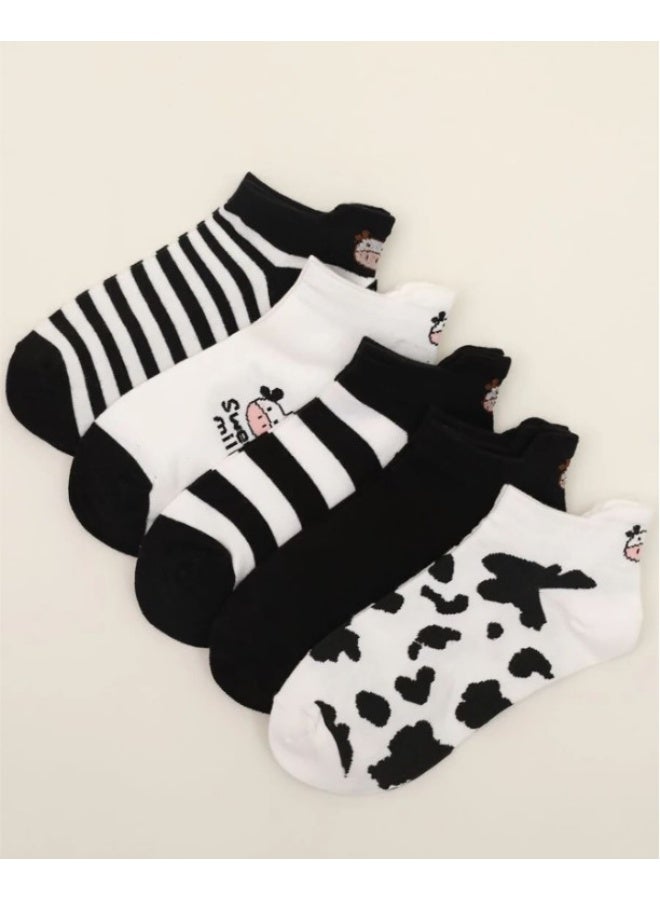 5 أزواج من الجوارب المطبوعة بنقشة البقر باللونين الأسود والأبيض - Image 3