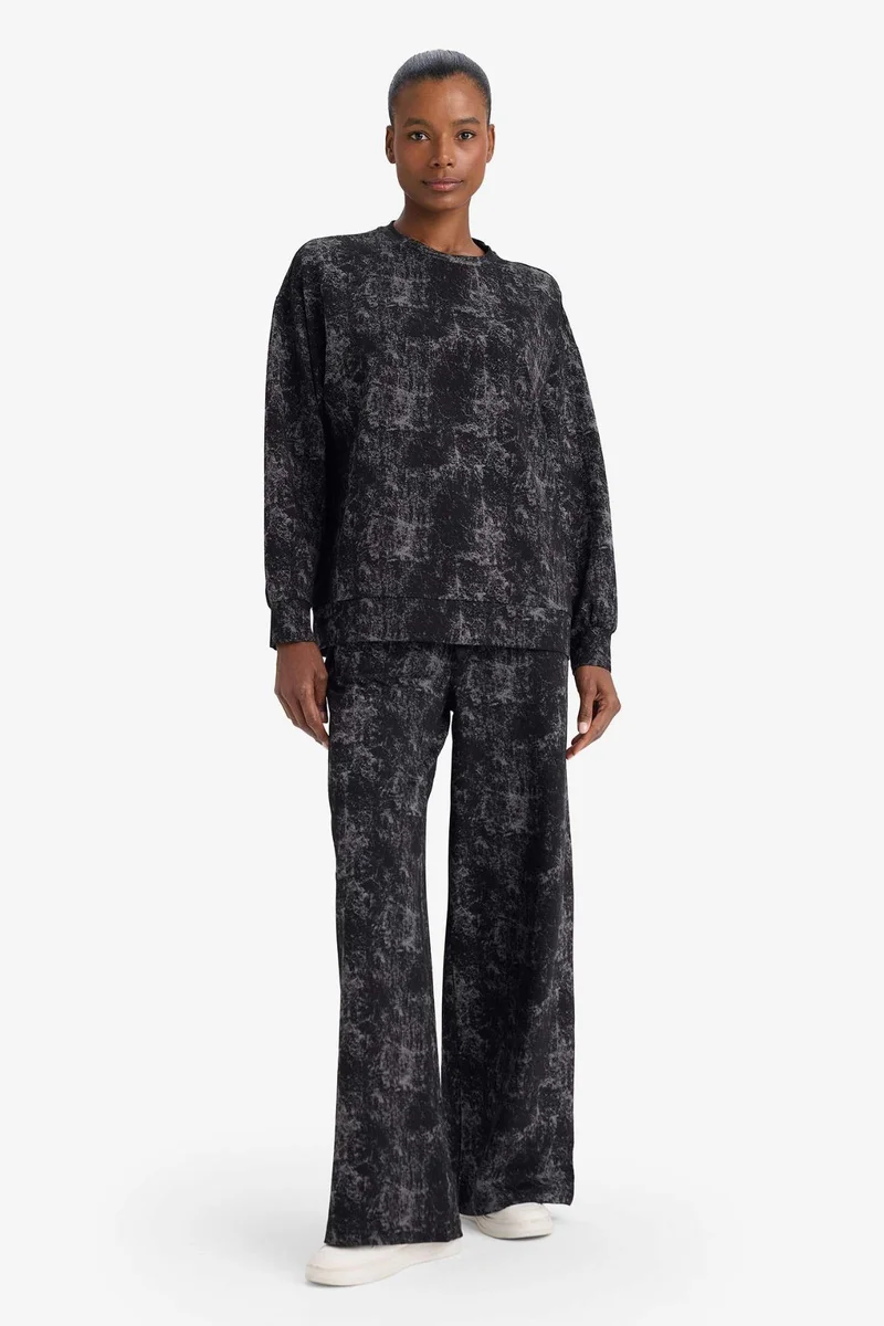 ديفاكتو Oversize Long Sleeve Sweatshirt