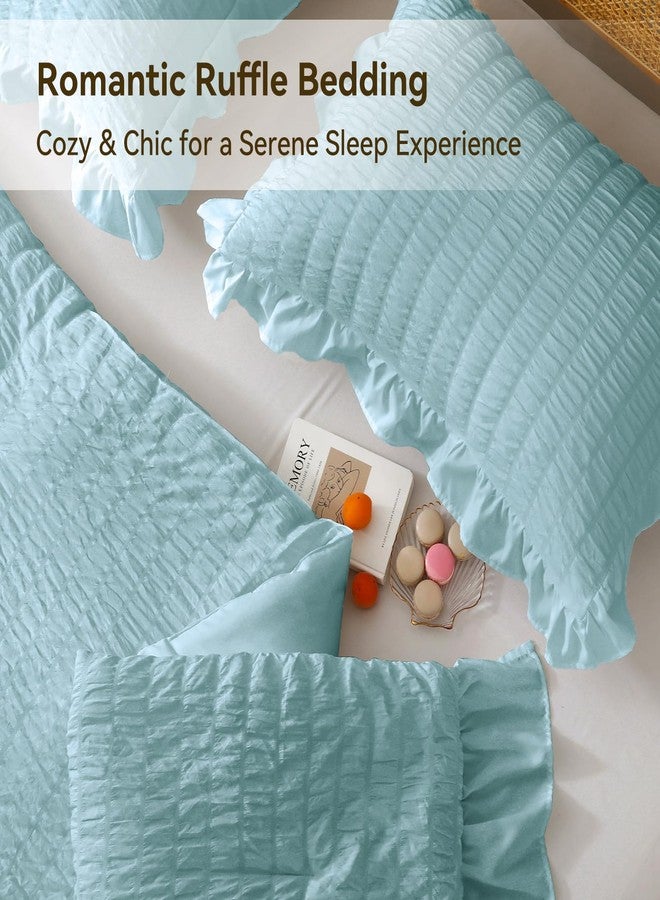 جولي فوغ طقم لحاف جولي فوغ أزرق فاتح مقاس كوين، 3 قطع من قماش السيرسيكر، أطقم مفروشات خفيفة الوزن وناعمة لجميع الفصول مع لحاف واحد مكشكش و2 غطاء وسادة مكشكش. - Image 4