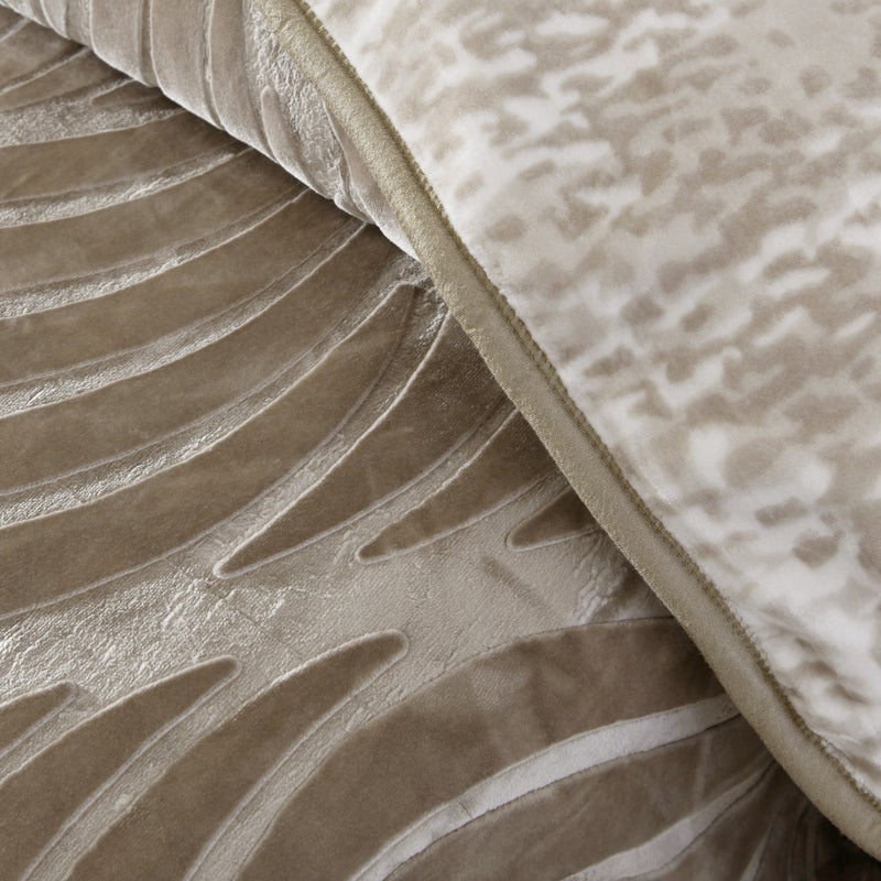 Morano Mirage Blanket Model Waves 220 x 240 cm Reversible 2-Ply Luxury Embossed Polyester with Weight for Softness and Warmth, Elegant Home Comfort - Image 3