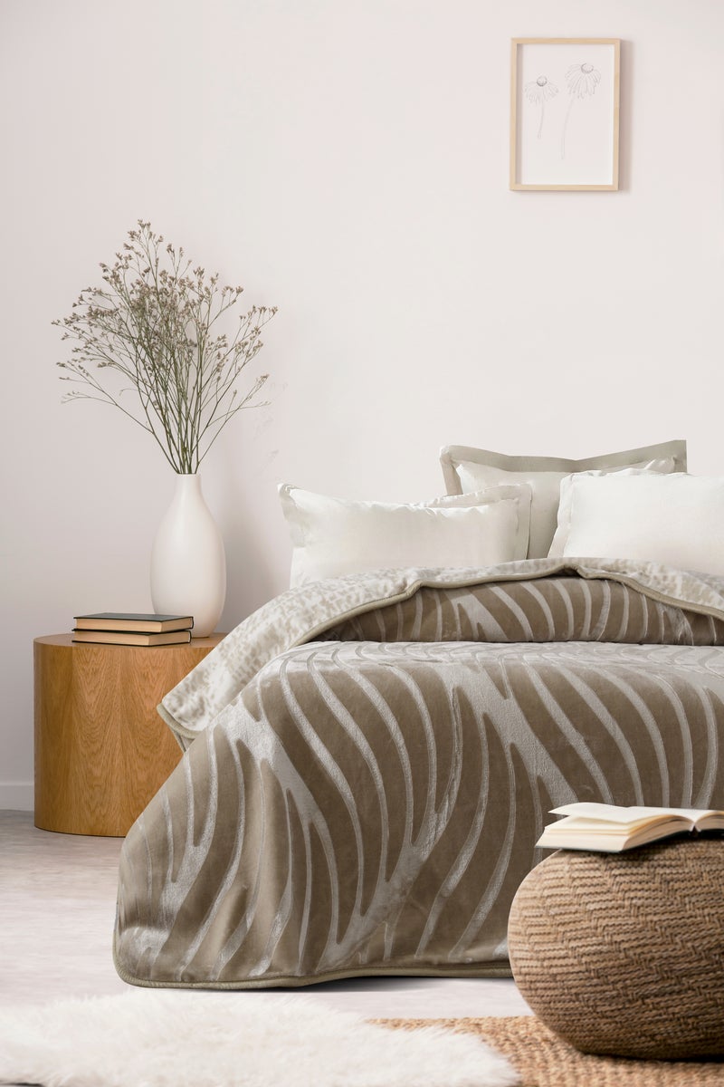Morano Mirage Blanket Model Waves 220 x 240 cm Reversible 2-Ply Luxury Embossed Polyester with Weight for Softness and Warmth, Elegant Home Comfort - Image 2