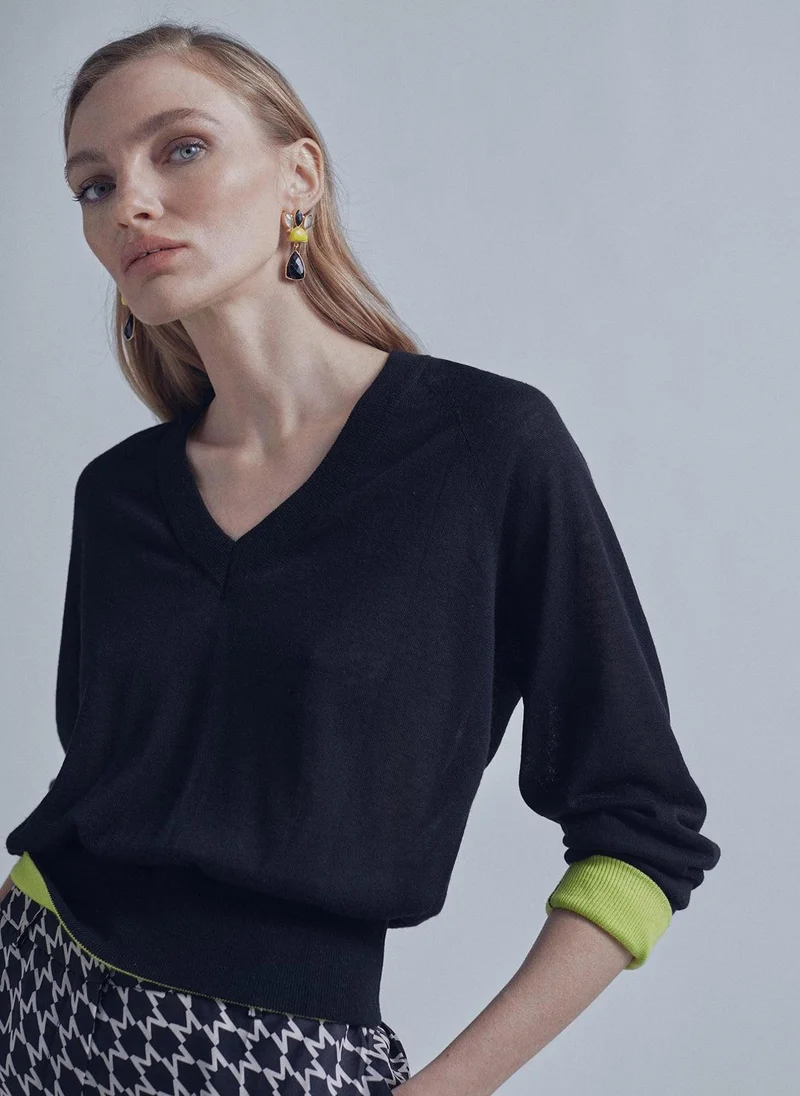 Lola Casademunt Basic V-neck sweater