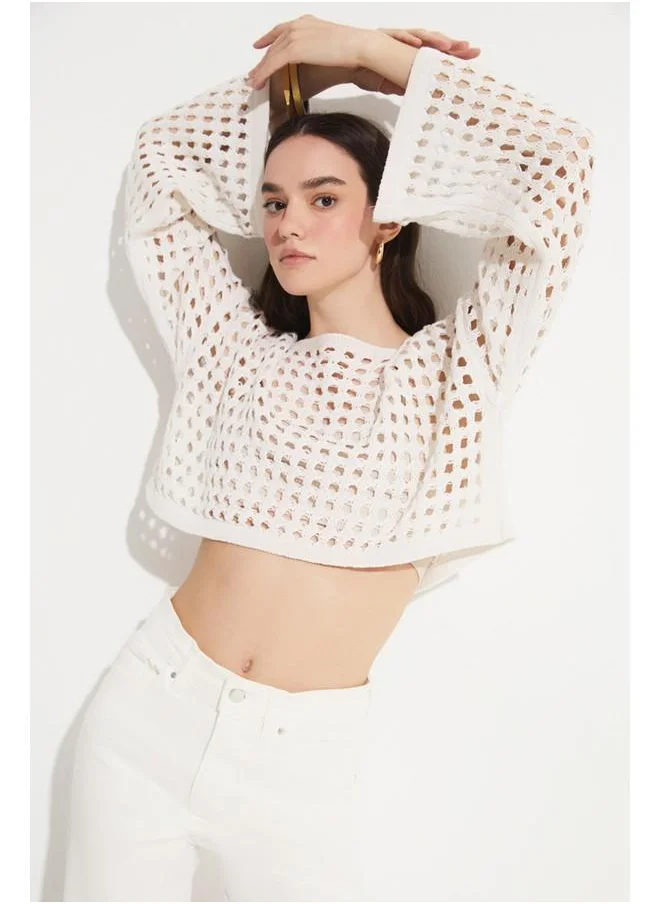 جون June Hole Crop Sweater Ecru