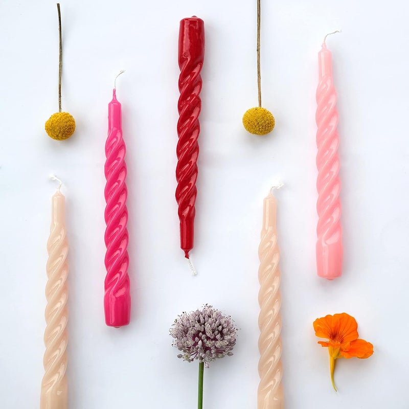 شموع “Candles with a Twist®”， مصنوعة في إيطاليا، متوفرة بـ 25 لونًا، شموع ملتوية طويلة الاحتراق، مطلية، مجموعة هدايا من الشموع بدون رائحة، 6 قطع. الحجم: 2.2 × 21 سم (لون أحمر داكن). - Image 4