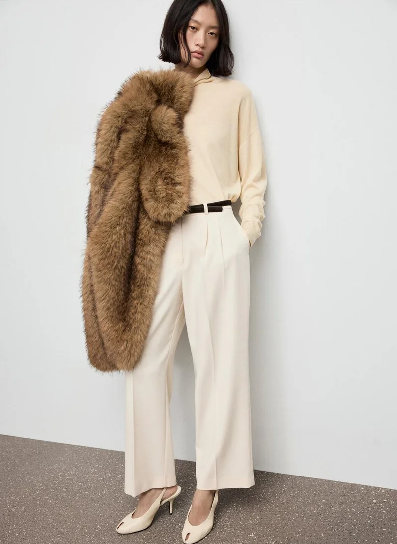 مانجو كنزة صوفية بياقة مدورة