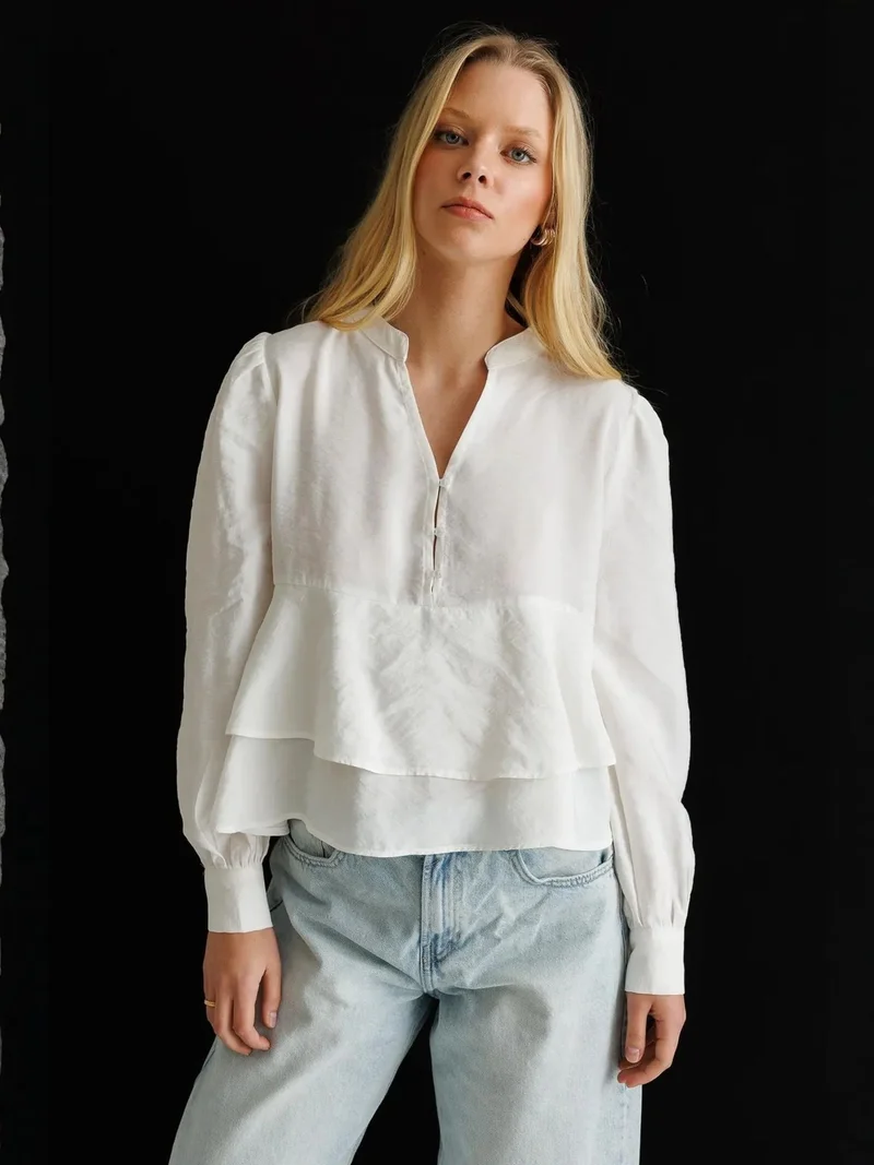 ميكسراي MIXRAY Frilly V-Neck Button-Up Blouse