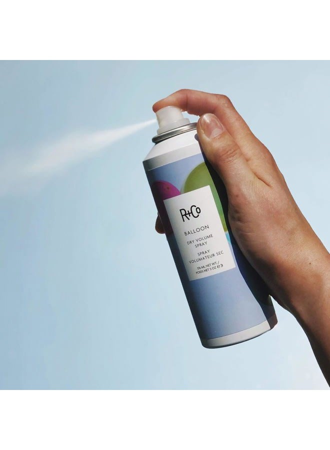 R+Co بخاخ حجم جاف بالون للسفر | خفيف الوزن، حجم طويل الأمد + قوام قابل للمس | نباتي + خالي من التجارب على الحيوانات | 2 أونصة (قد يختلف التعبئة) - Image 4