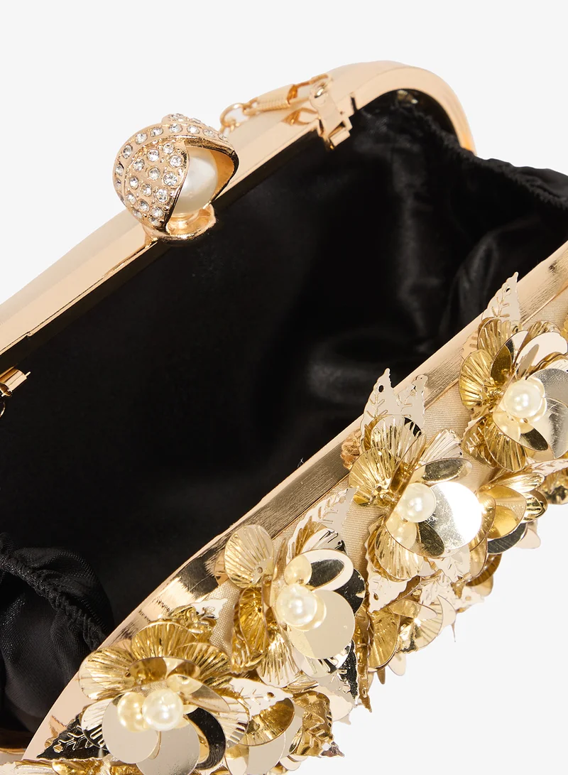 خزانة حقيبة بتفاصيل ترتر ذهبي