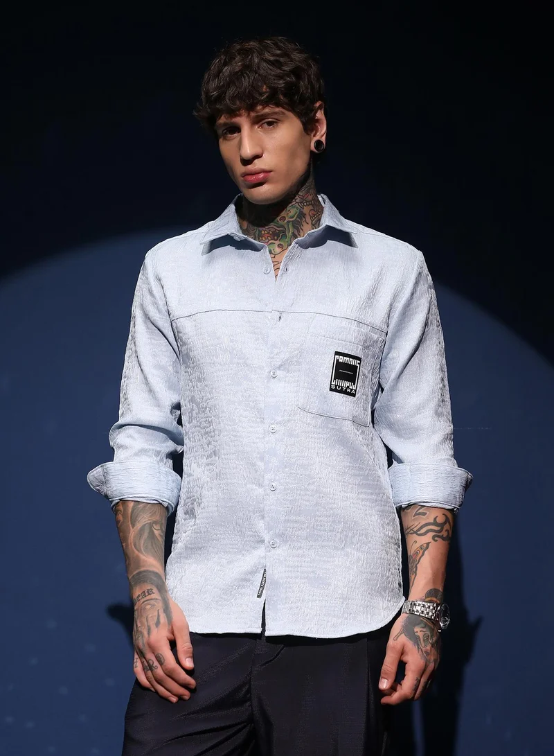 كامبوس سوترا قميص رجالي أبيض بنقشة ديزي بلمسة ملمس متآكل للملابس الكاجوال