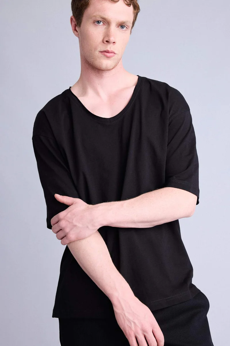 ديفاكتو Boxy Fit Short Sleeve T-Shirt