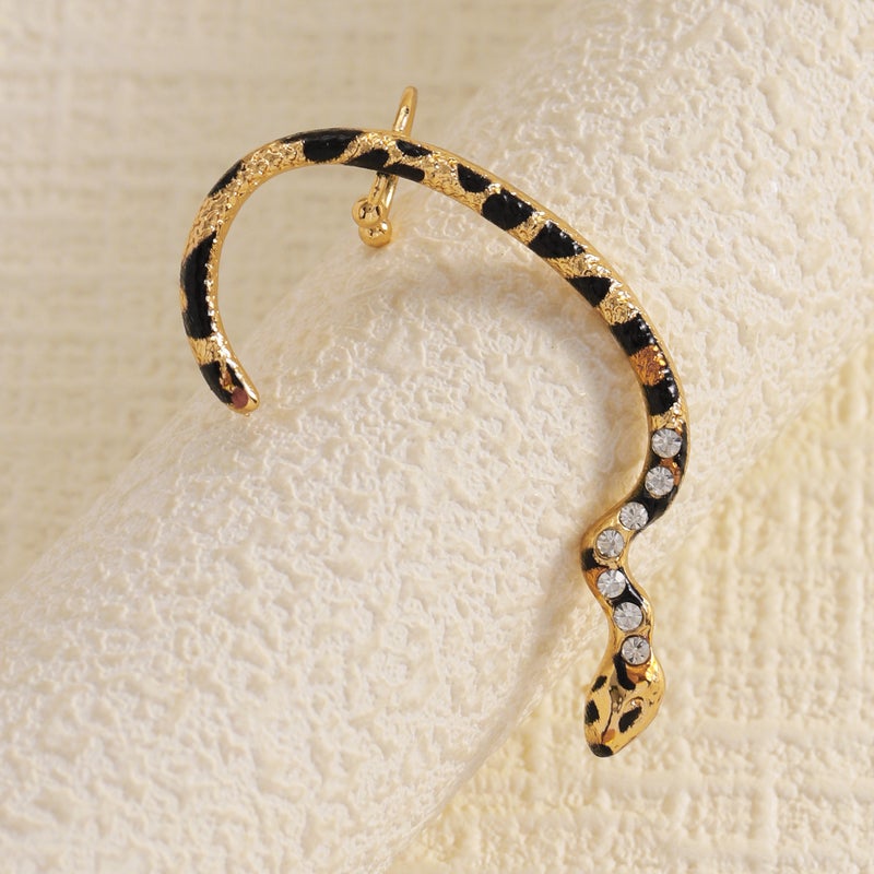 ofeankri Snake-Shaped Diamond-Encrusted Ear Cuff - Bold, Cool, and Versatile - Image 4