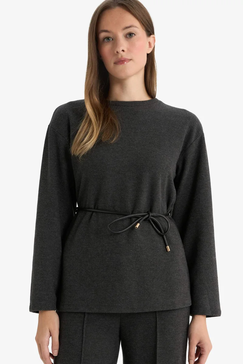 ديفاكتو Regular Fit Crew Neck Long Sleeve T-Shirt