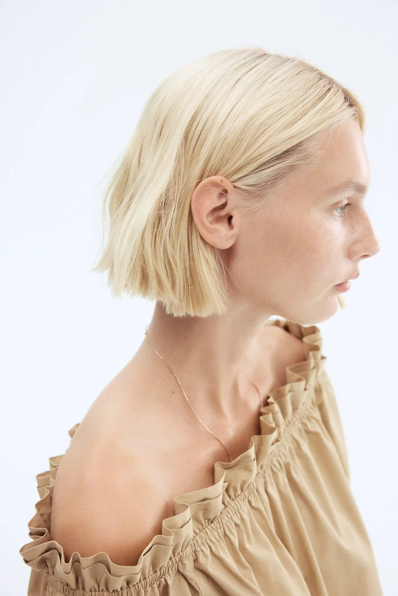 اتش اند ام بلوزة بوبلين مكشوفة الكتفين