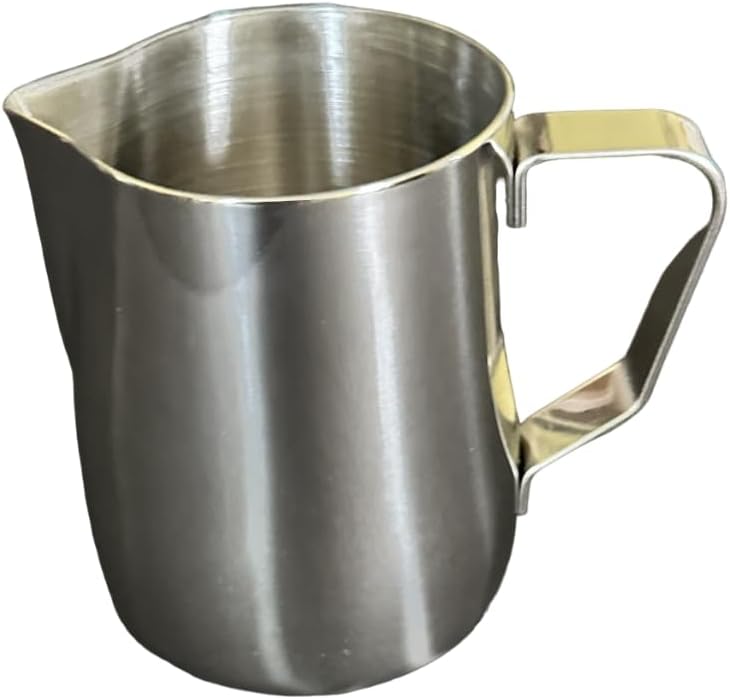 راتلوير 1 Rattleware 20 أونصة Rattleware إبريق فن اللاتيه المحفور للاستخدام المنزلي، المقهى، المطعم، الفندق، المكتب، أو الاستخدام التجاري - إبريق تبخير ورغوة الحليب موثوق به من قبل الباريستا حول العالم - ستانلس ستيل - Image 3