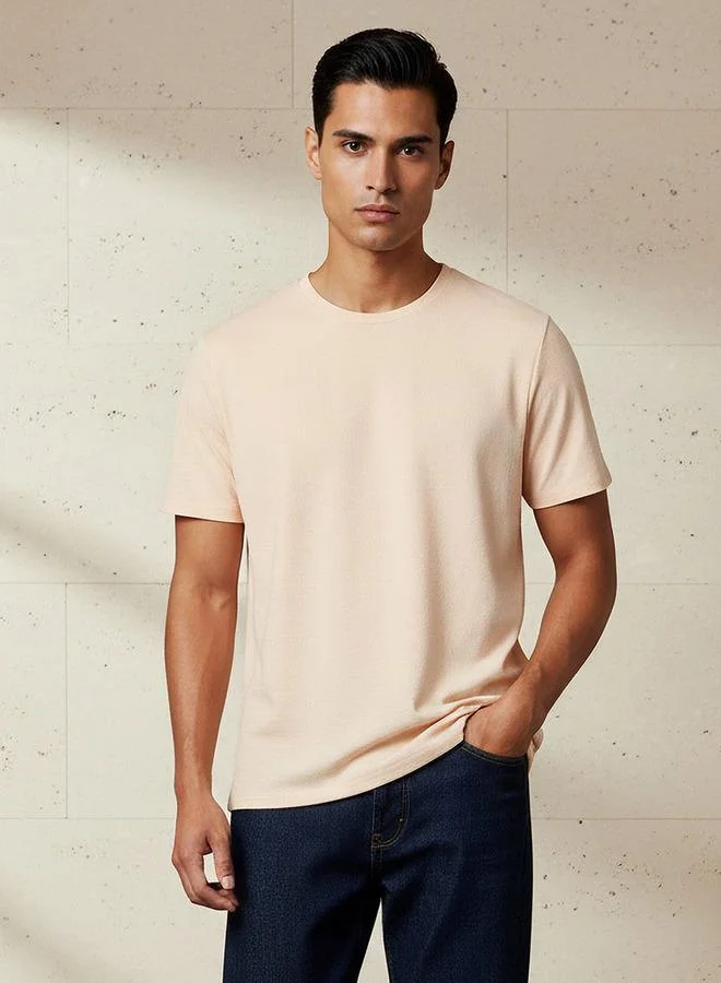 ايكونيك Iconic Men Slim Fit Crew Neck Short Sleeves Popcorn Textured T-shirt