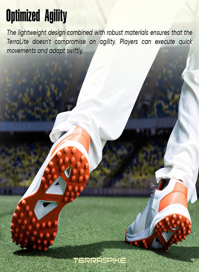 هندرد حذاء كريكت تيرالايت | مسامير مطاطية تيرا سبايك | لوح دعم مدمج للثبات | خفيف ومتين | مثالي للعشب والأرضيات الصلبة (أبيض/برتقالي؛ مقاس بريطاني 5) - Image 3